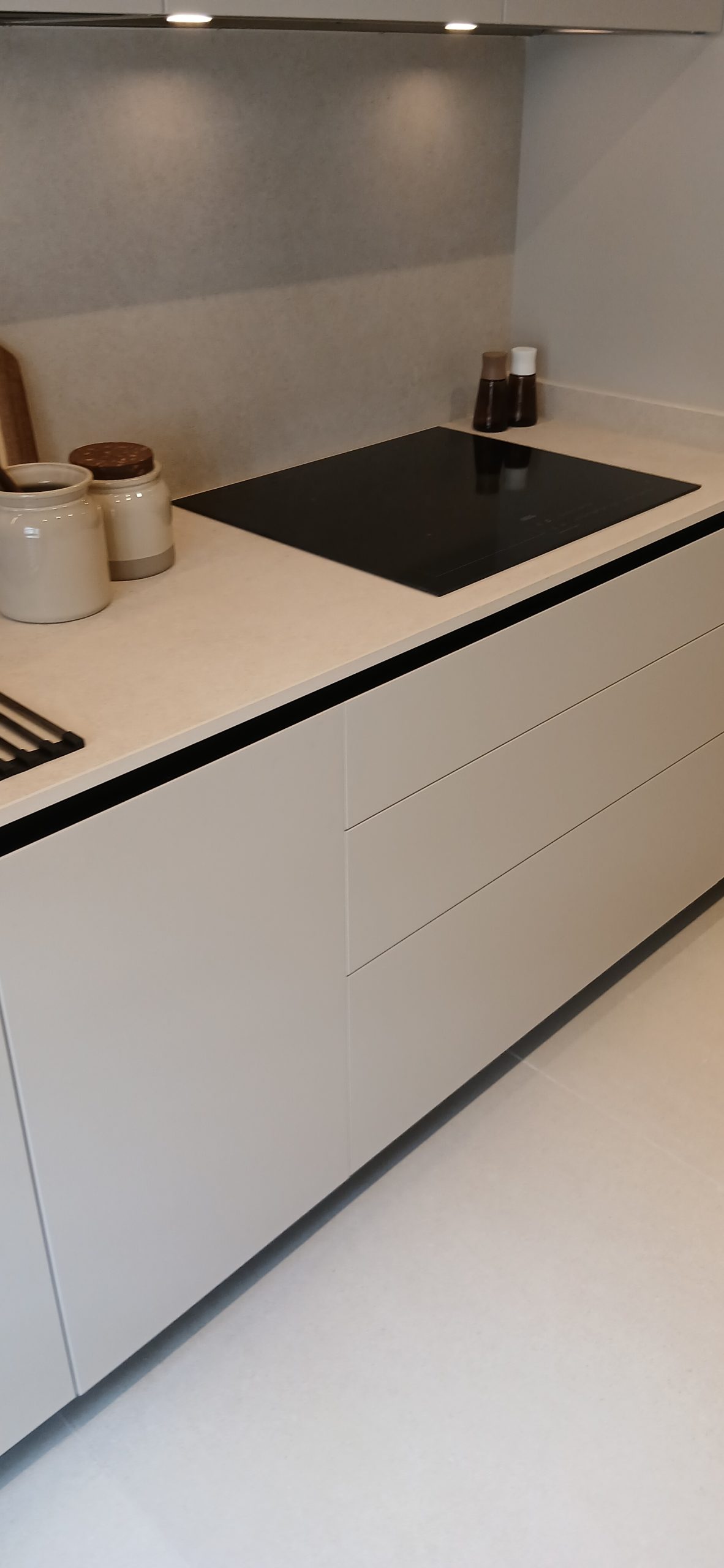 section-custom-05-swiper-slide-img