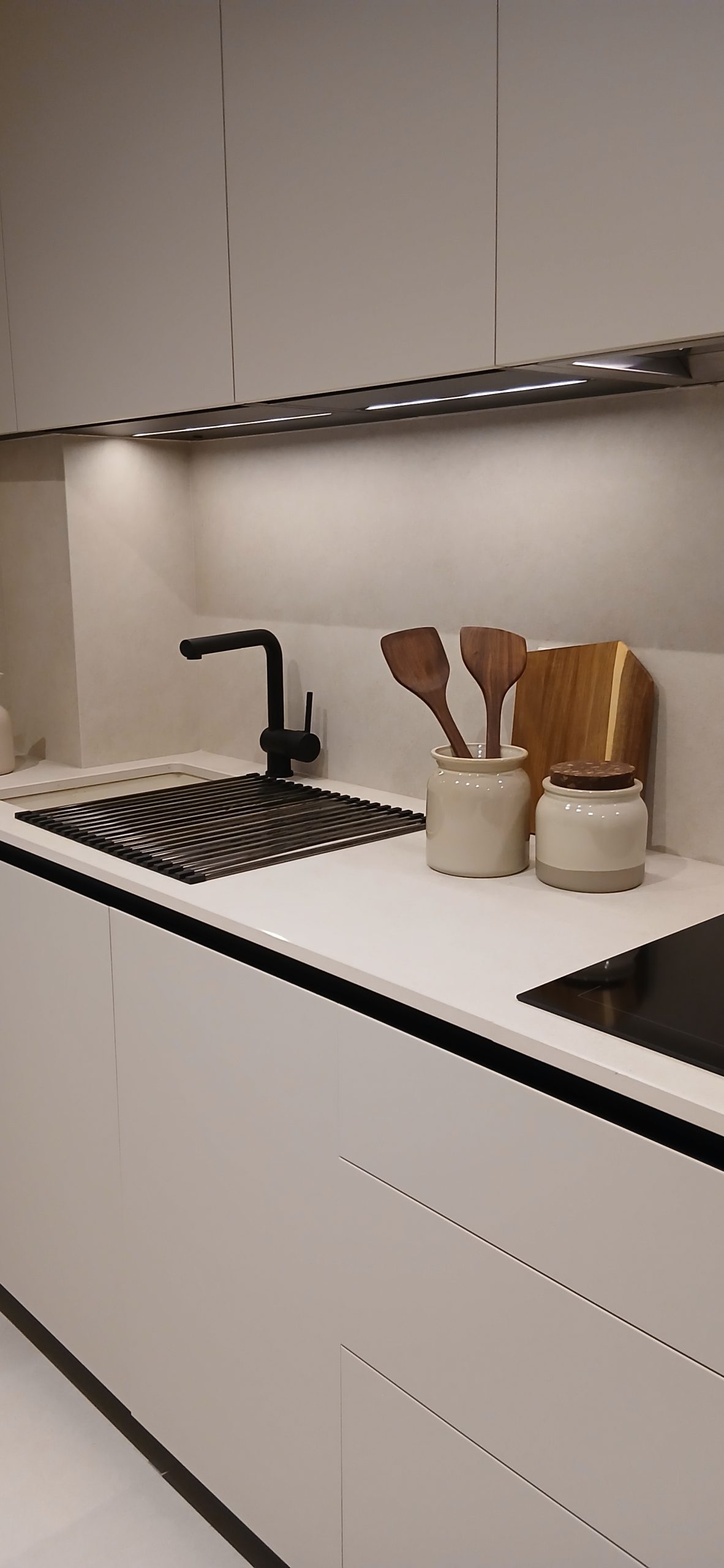 section-custom-05-swiper-slide-img