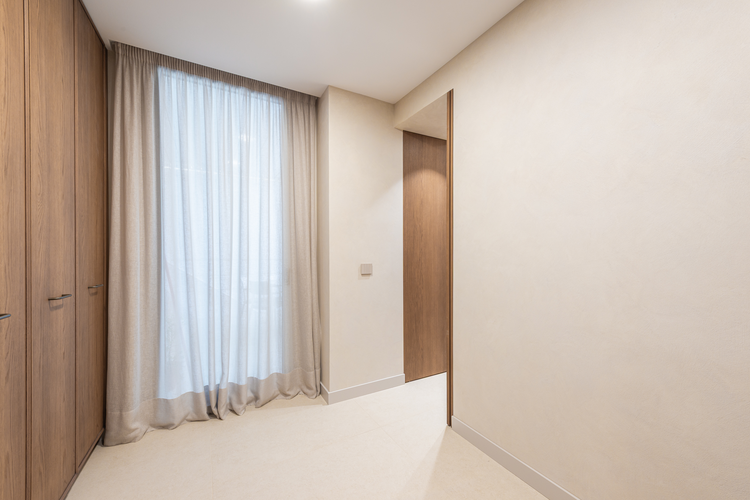 section-custom-05-swiper-slide-img