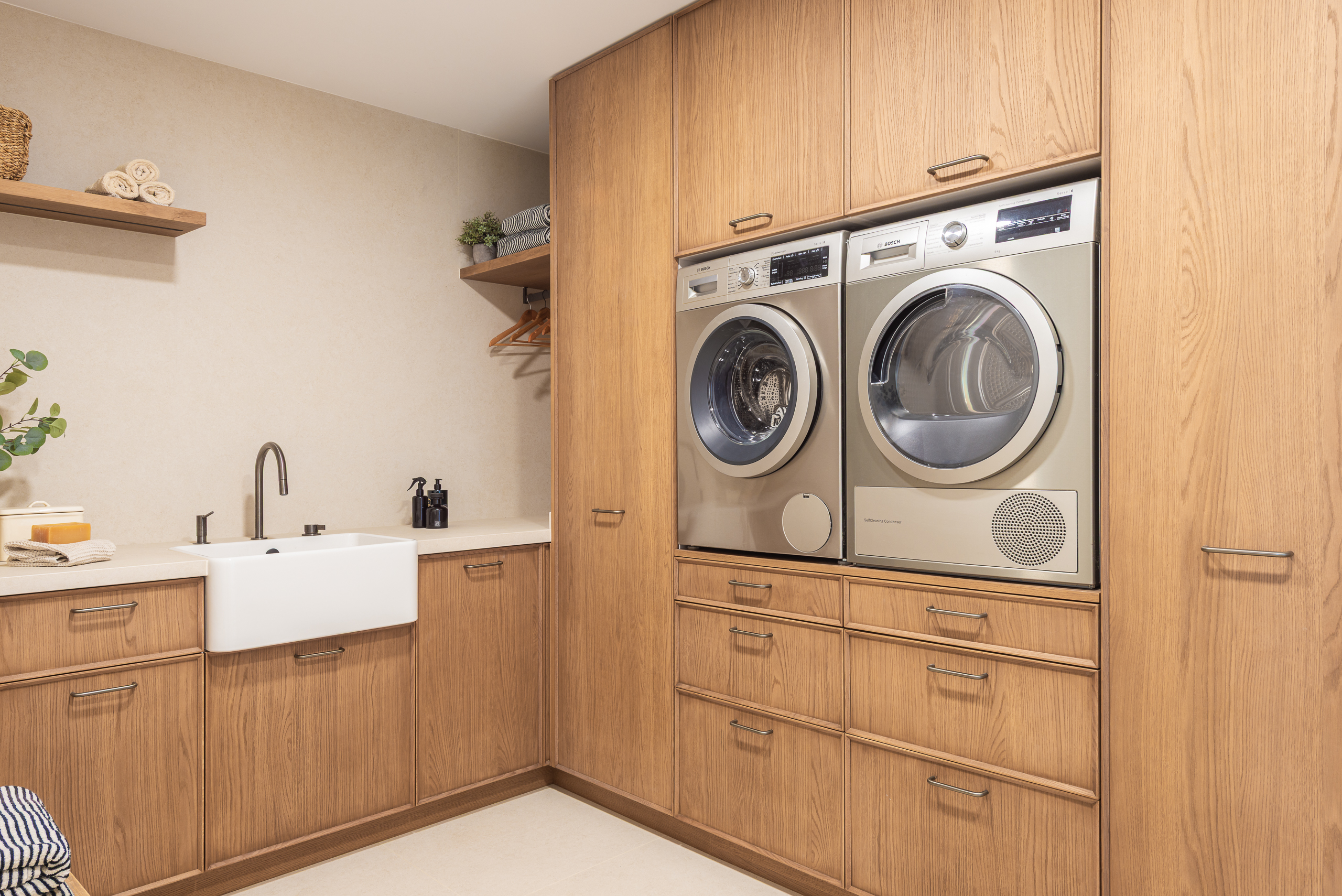 section-custom-05-swiper-slide-img