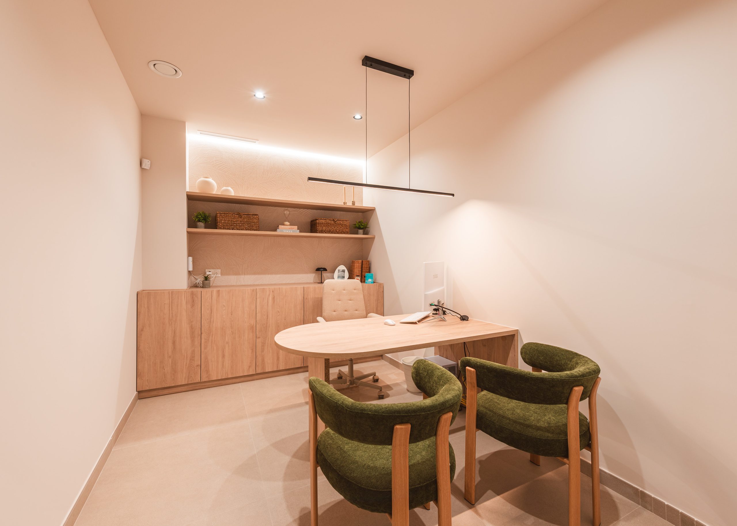 section-custom-05-swiper-slide-img