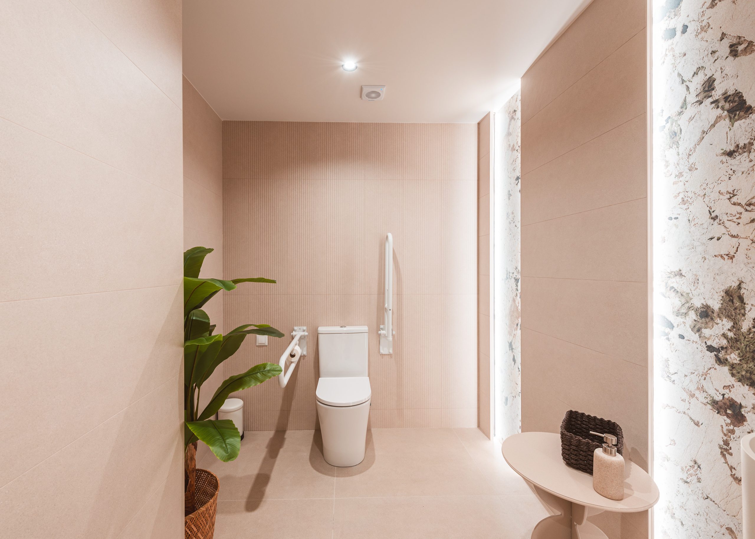 section-custom-05-swiper-slide-img