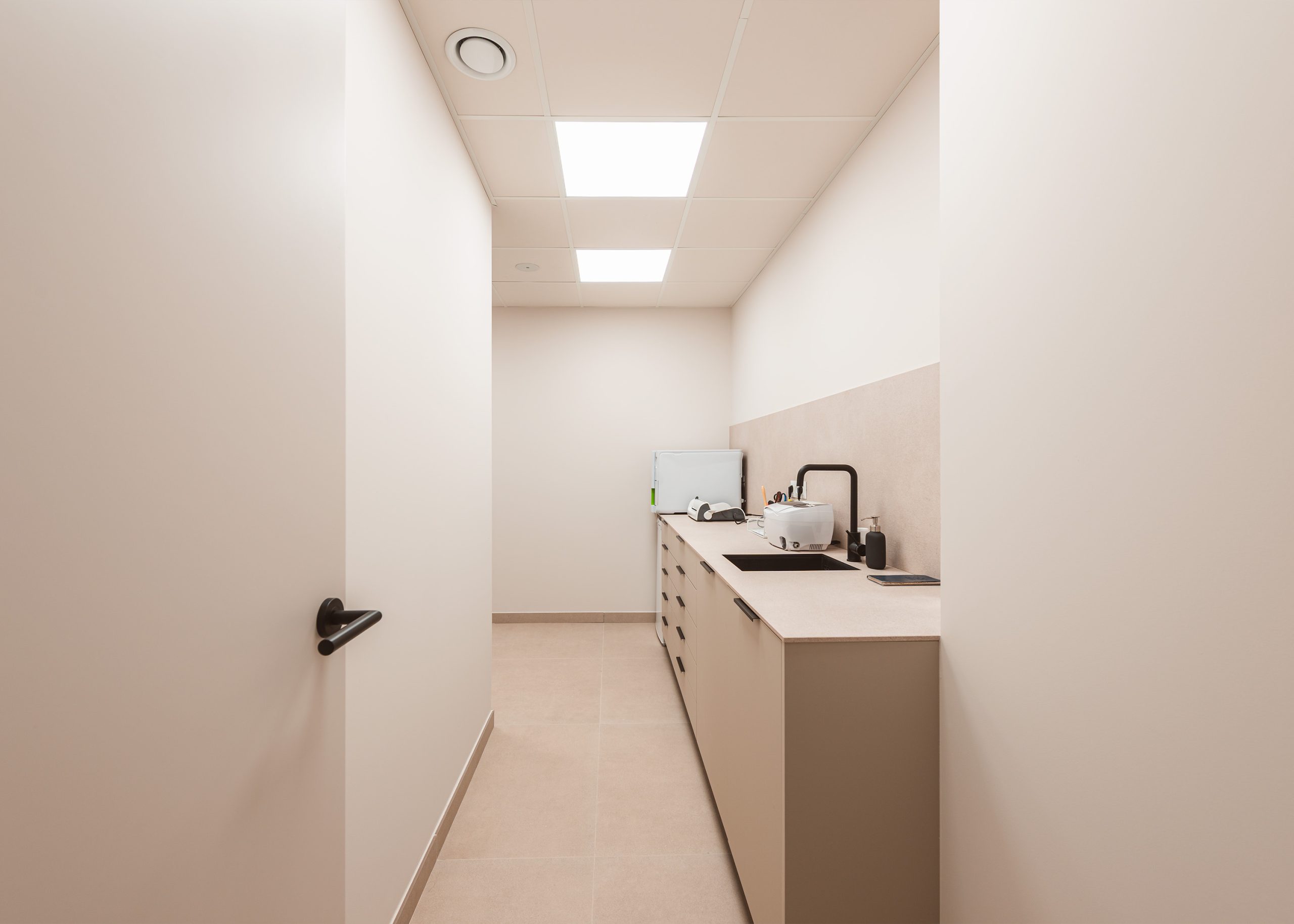 section-custom-05-swiper-slide-img