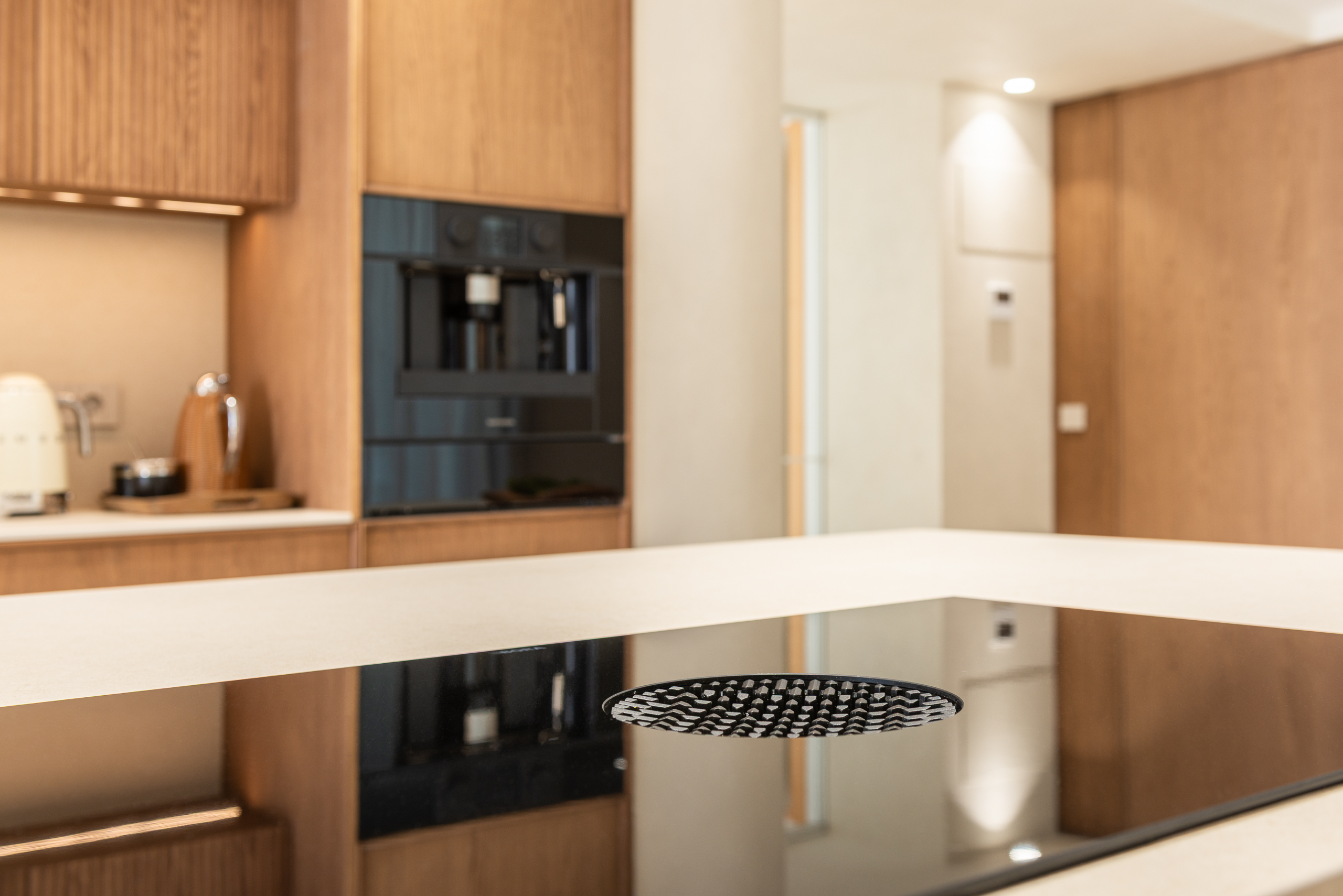 section-custom-05-swiper-slide-img