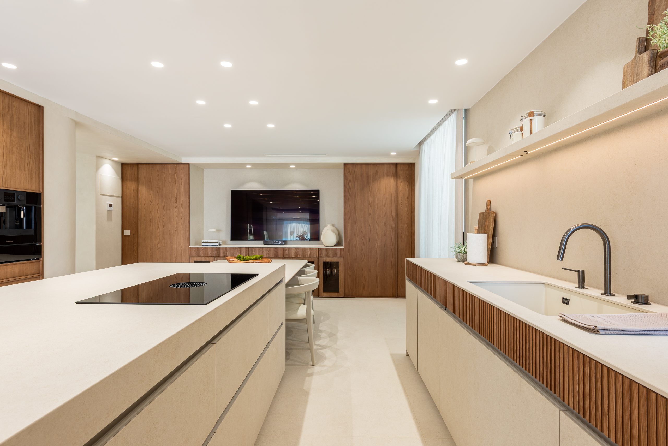 section-custom-05-swiper-slide-img