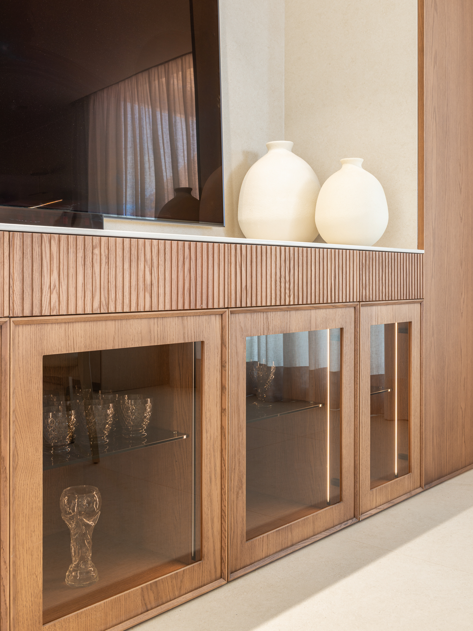 section-custom-05-swiper-slide-img