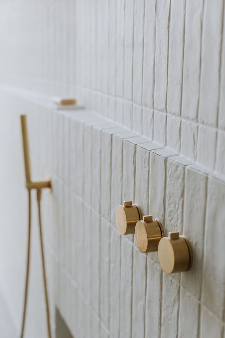 section-custom-05-swiper-slide-img