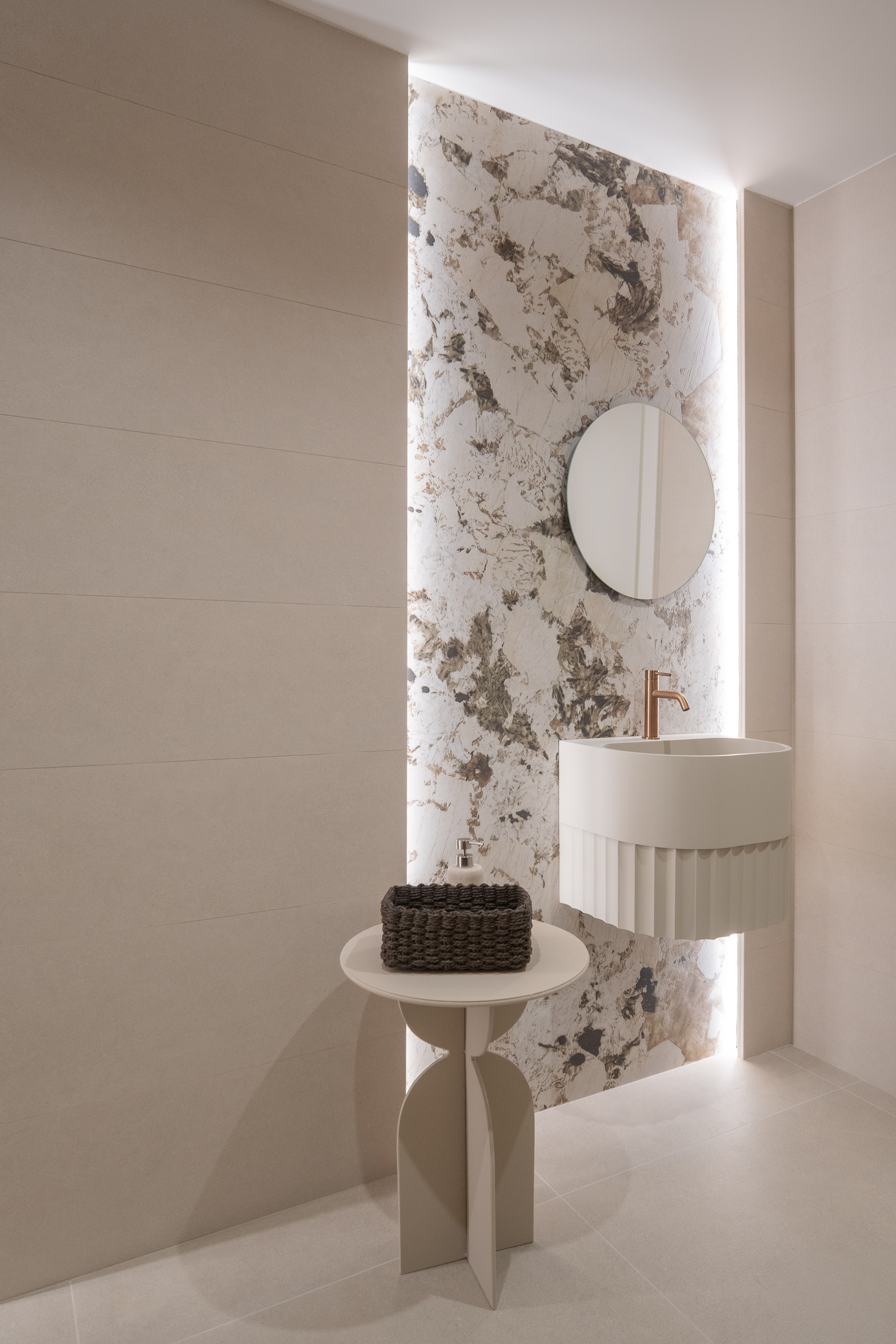 section-custom-05-swiper-slide-img