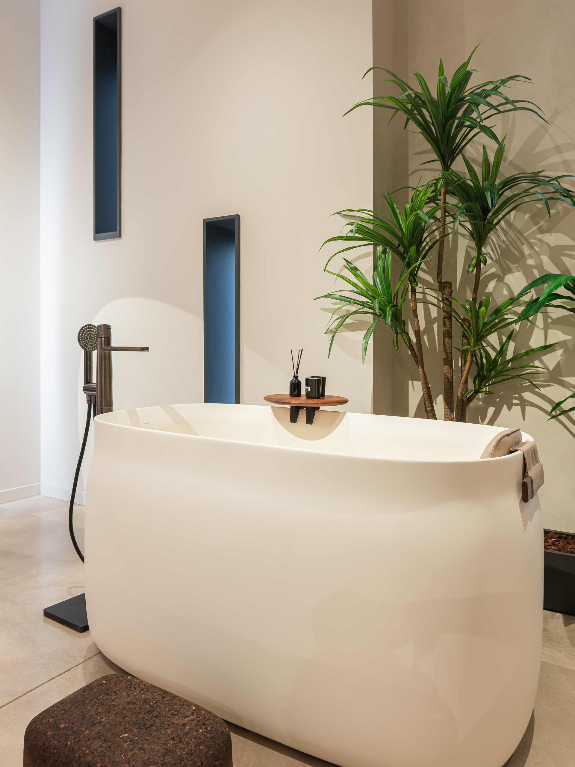 section-custom-05-swiper-slide-img