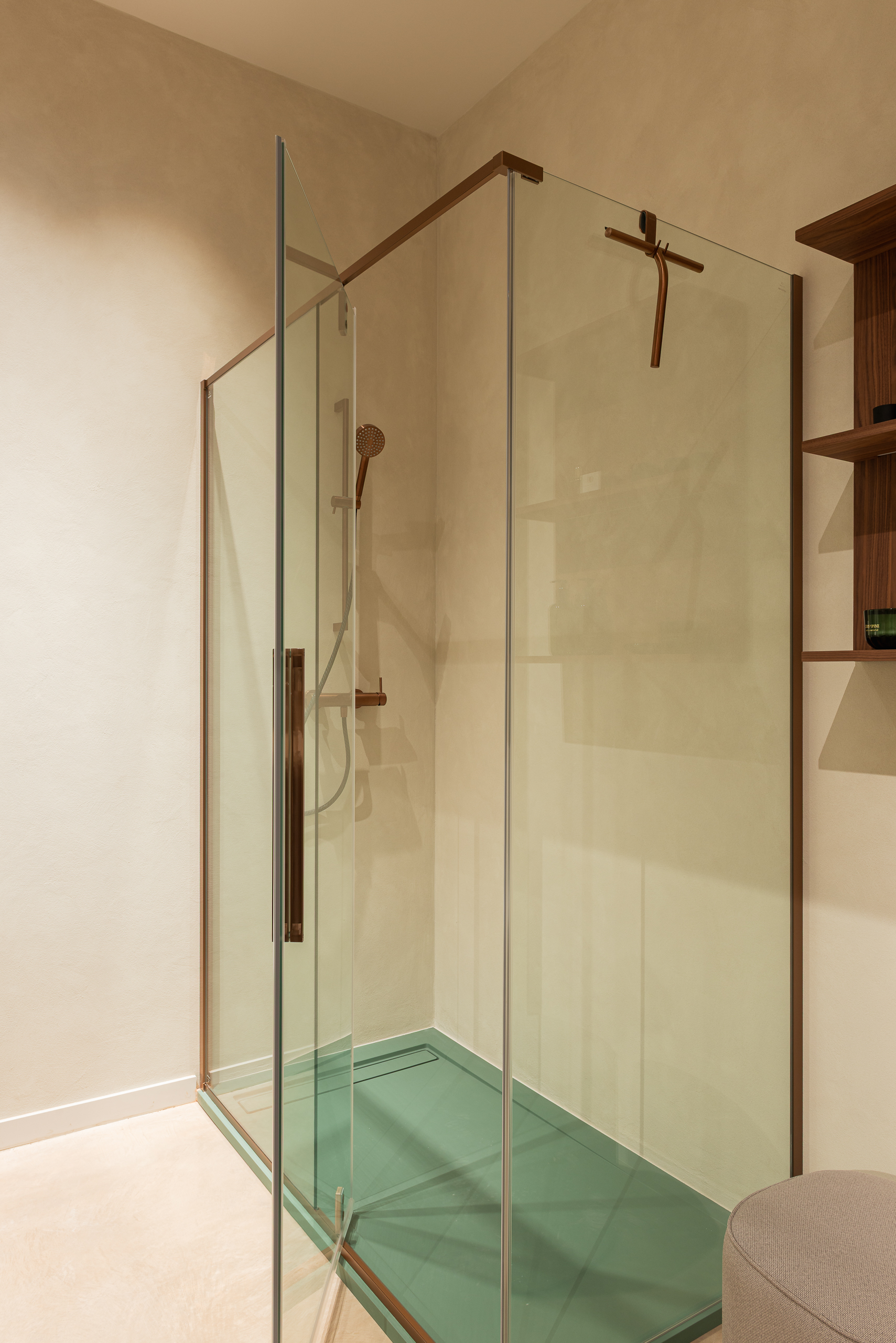 section-custom-05-swiper-slide-img