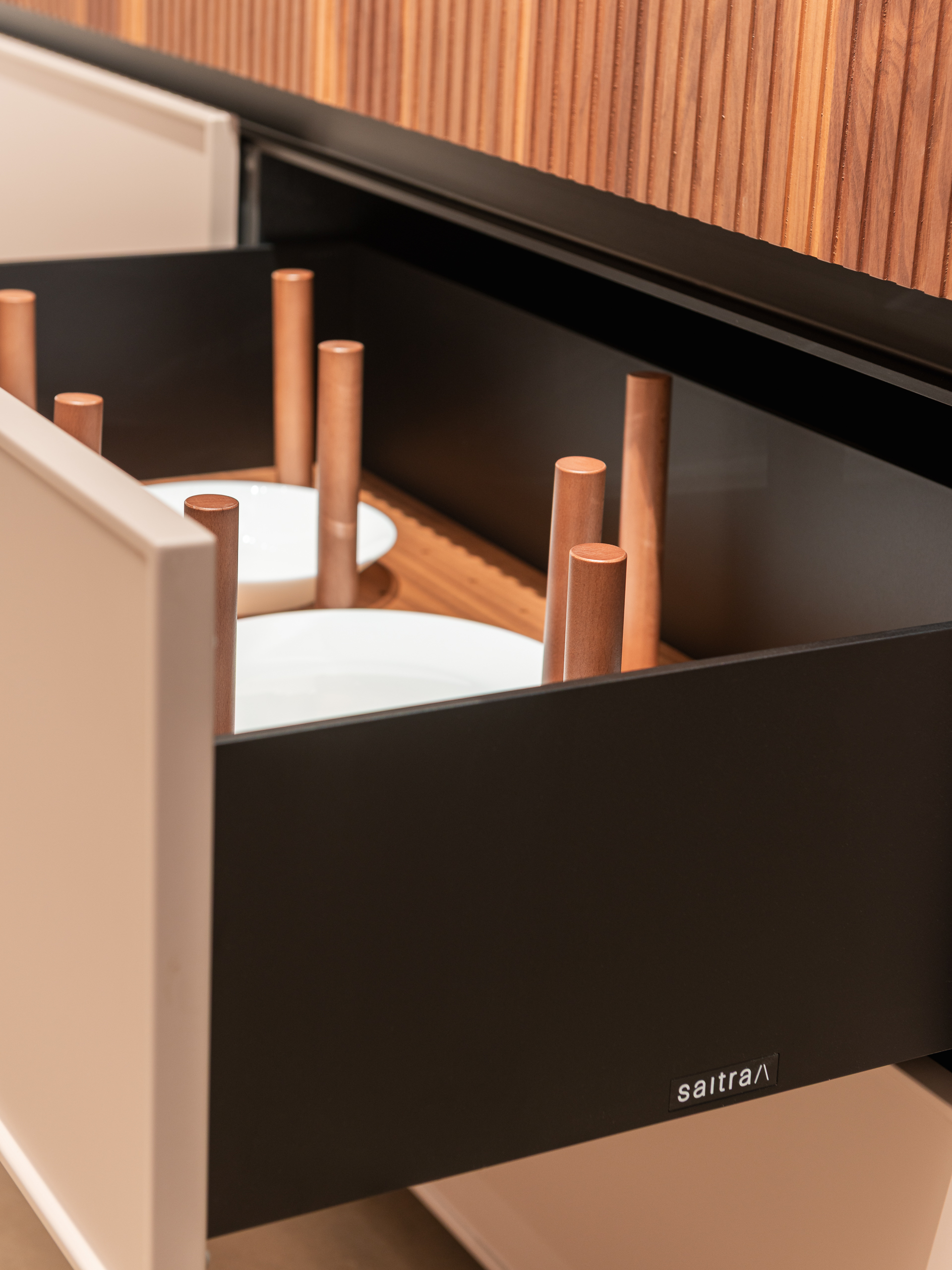 section-custom-05-swiper-slide-img