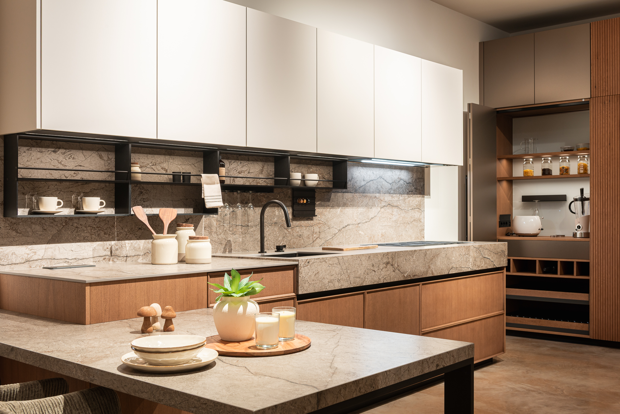 section-custom-05-swiper-slide-img