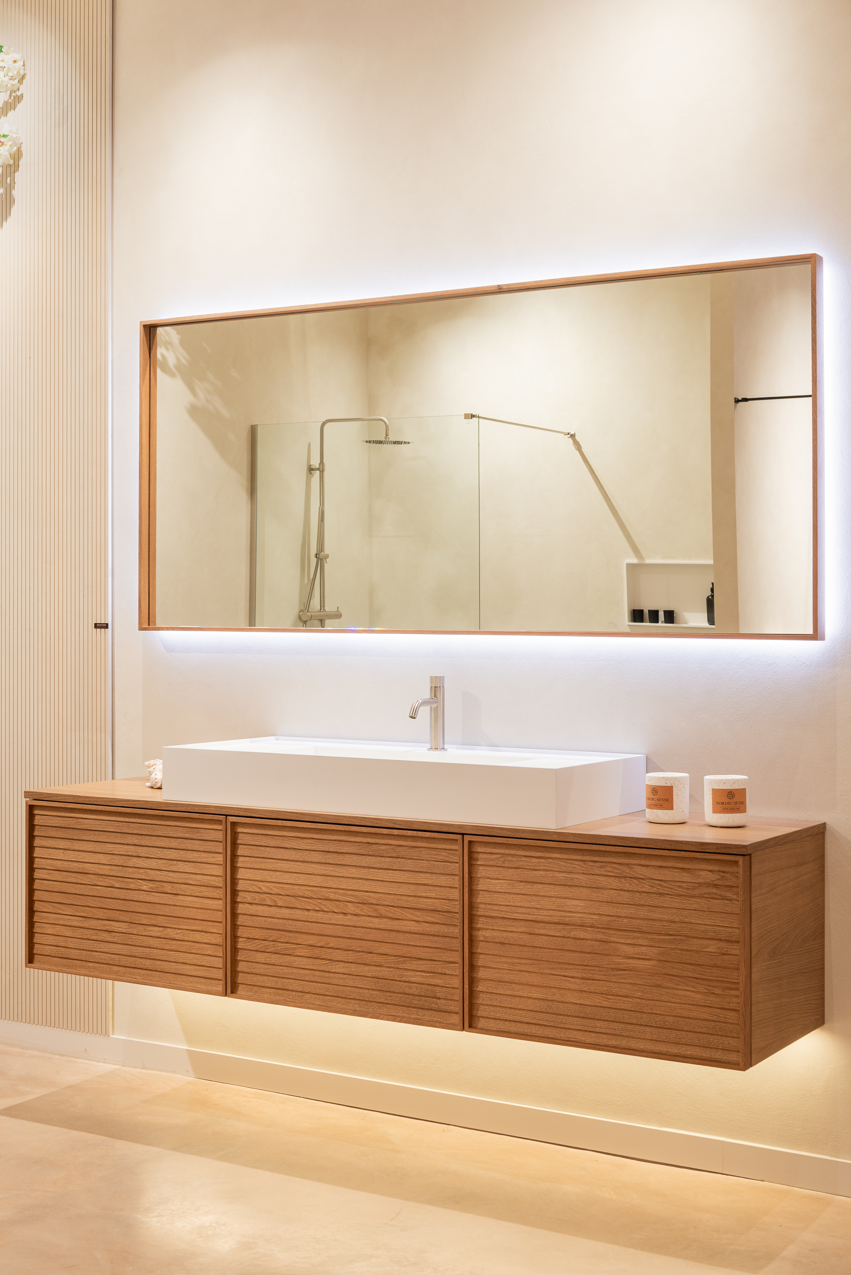 section-custom-05-swiper-slide-img